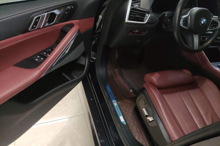 Used BMW X6 2022 Restyled xDrive40i M Sport Package Driver Seat
