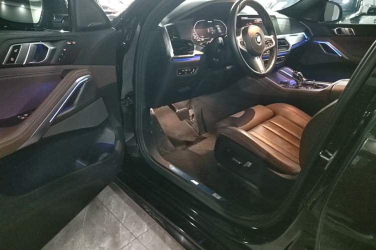 Used BMW X6 2022 Restyled xDrive40i M Sport Package Driver Seat