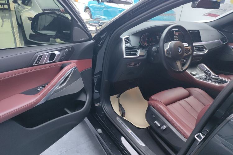 Used BMW X6 2022 xDrive40i M Sport Package Driver Seat