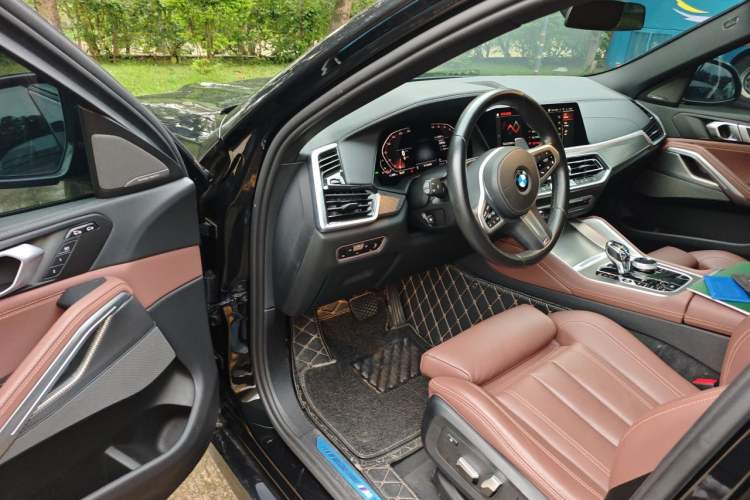 Used BMW X6 2022 Second Facelift xDrive40i M Sport Package Driver Seat