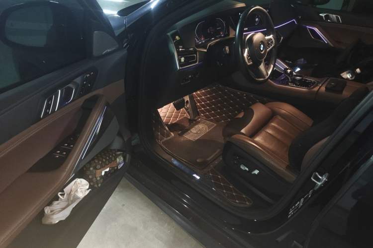 Used BMW X6 2022 Second Facelift xDrive40i Luxury Version M Sport Package Driver Seat