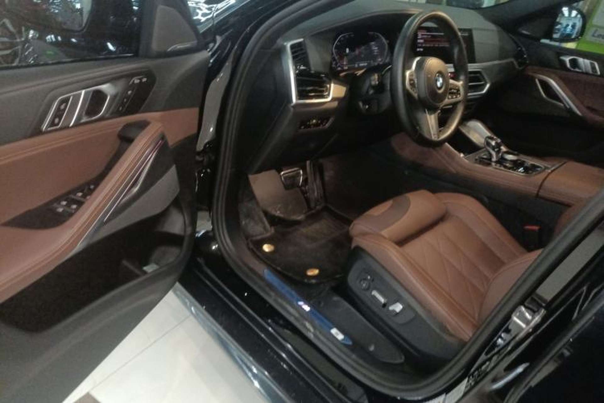 Used BMW X6 2022 Second Facelift xDrive40i M Sport Package Driver Seat