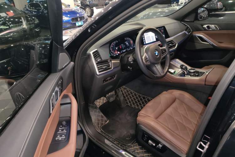 Used BMW X6 2022 Second Facelift xDrive40i Luxury Version M Sport Package Driver Seat