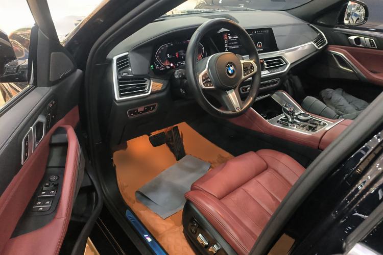 Used BMW X6 2022 xDrive40i Luxury Edition M Sport Package Driver Seat