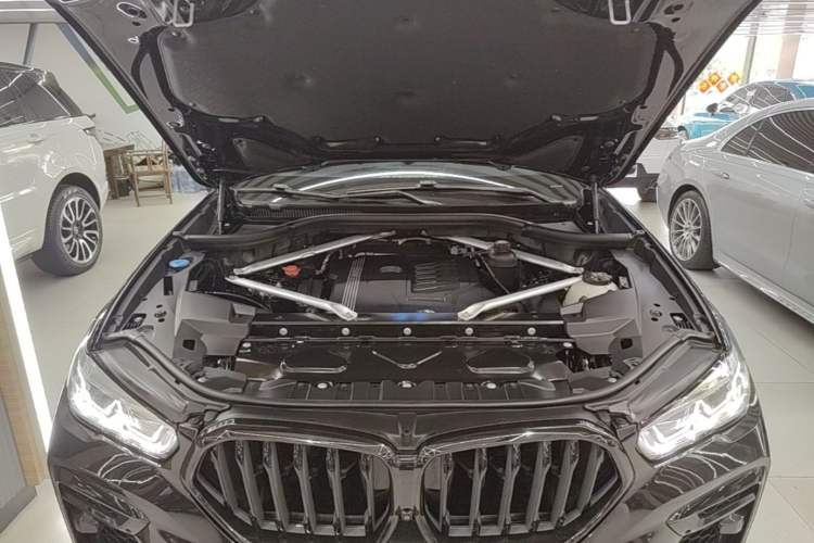 Used BMW X6 2022 Second Facelift xDrive40i M Sport Package Engine Bay