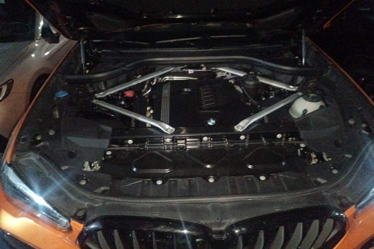 Used BMW X6 2022 Second Facelift xDrive40i M Sport Package Engine Bay