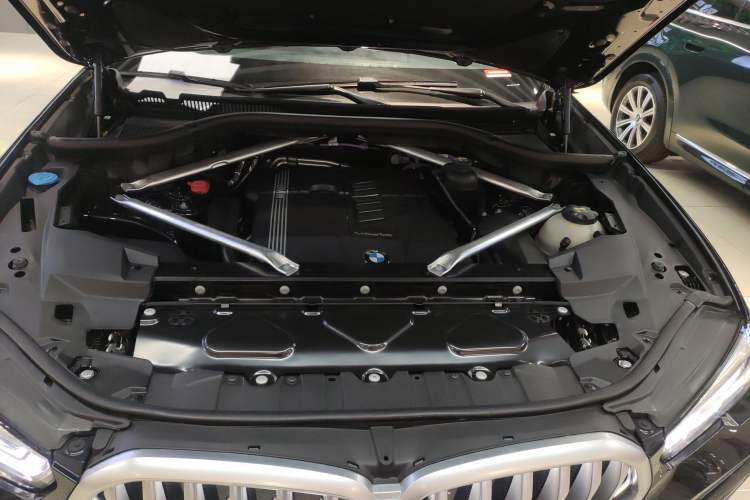 Used BMW X6 2022 Restyled xDrive40i M Sport Package Engine Bay