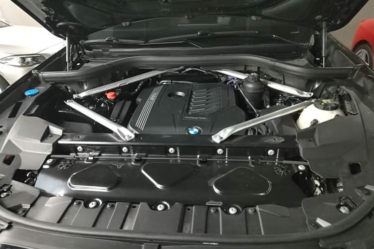 Used BMW X6 2022 Restyled xDrive40i M Sport Package Engine Bay