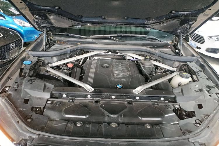 Used BMW X6 2022 Second Facelift xDrive40i M Sport Package Engine Bay