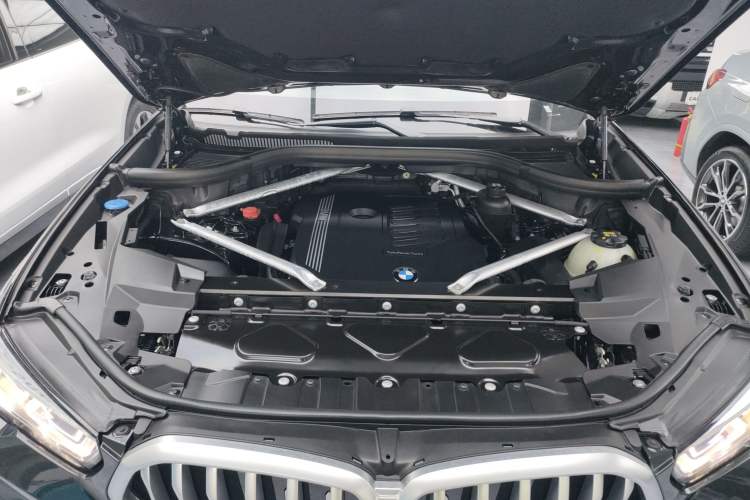 Used BMW X6 2022 xDrive40i M Sport Package Engine Bay
