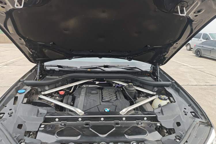 Used BMW X6 2022 Second Facelift xDrive40i M Sport Package Engine Bay