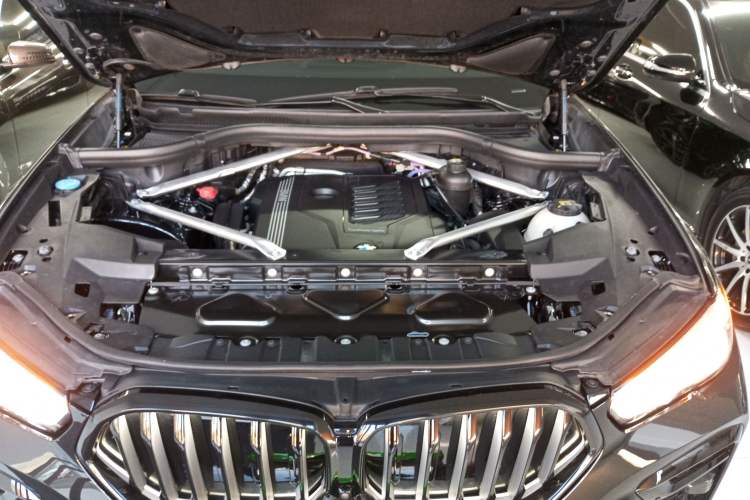Used BMW X6 2022 Restyled xDrive40i M Sport Package Engine Bay