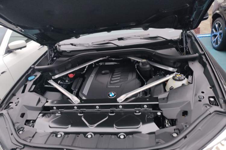 Used BMW X6 2022 Restyled xDrive40i M Sport Package Engine Bay
