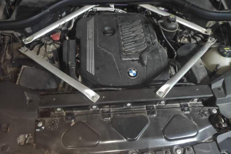 Used BMW X6 2022 Second Facelift xDrive40i Luxury Version M Sport Package Engine Bay