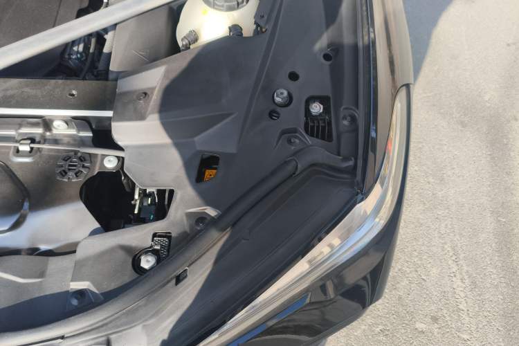 Used BMW X6 2022 xDrive40i M Sport Package Engine Bay Left