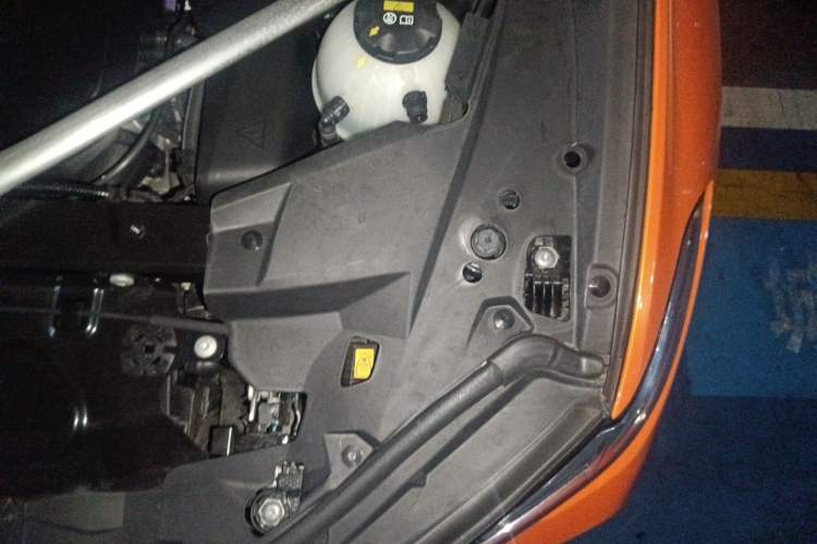 Used BMW X6 2022 Second Facelift xDrive40i M Sport Package Engine Bay Left