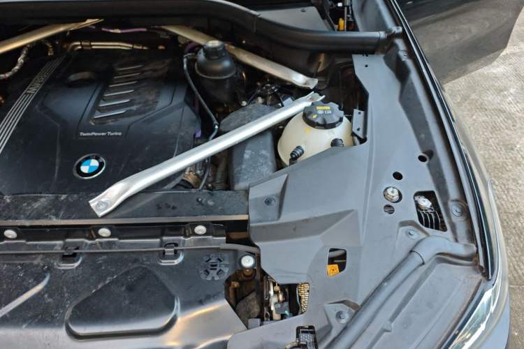 Used BMW X6 2022 Second Facelift xDrive40i M Sport Package Engine Bay Left