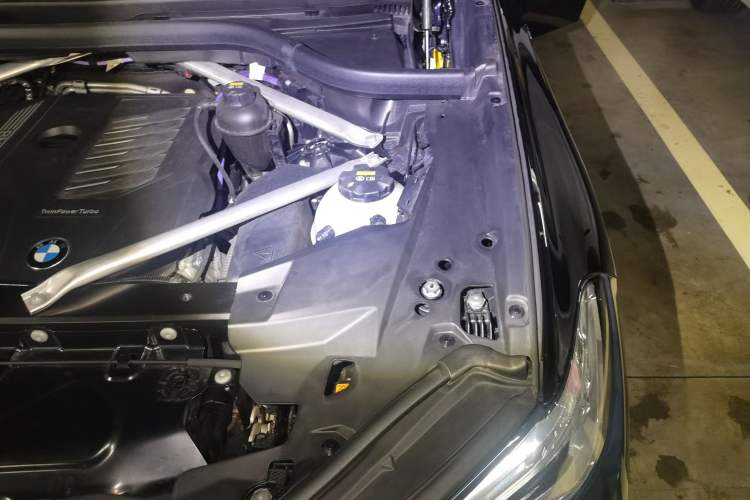 Used BMW X6 2022 Second Facelift xDrive40i Luxury Version M Sport Package Engine Bay Left
