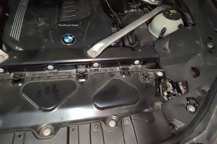 Used BMW X6 2022 Restyled xDrive40i M Sport Package Engine Bay Left