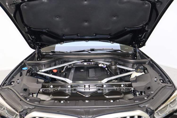 Used BMW X6 2022 Restyled xDrive40i M Sport Package Engine Bay