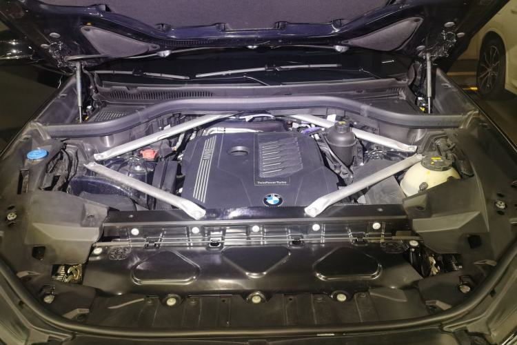 Used BMW X6 2022 Second Facelift xDrive40i Luxury Version M Sport Package Engine Bay