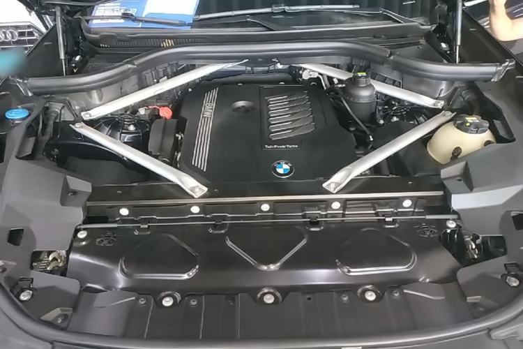 Used BMW X6 2022 xDrive40i Luxury Edition M Sport Package Engine Bay