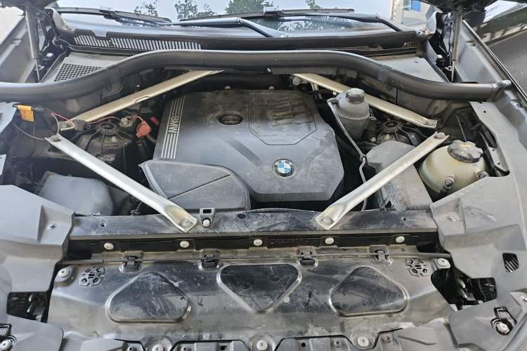 Used BMW X6 2022 Restyled xDrive30i M Sport Package Engine Bay