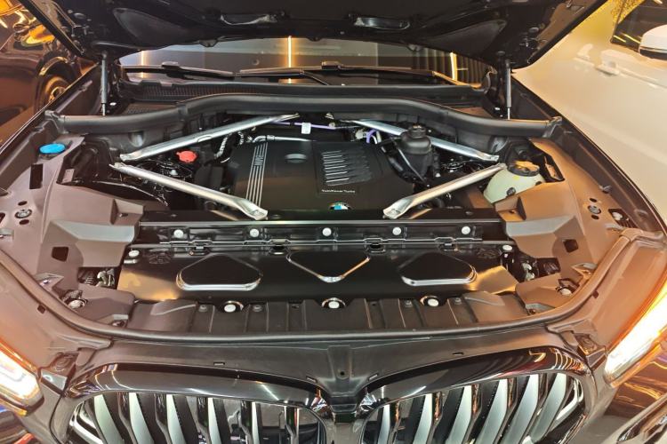 Used BMW X6 2022 Second Facelift xDrive40i Luxury Version M Sport Package Engine Bay