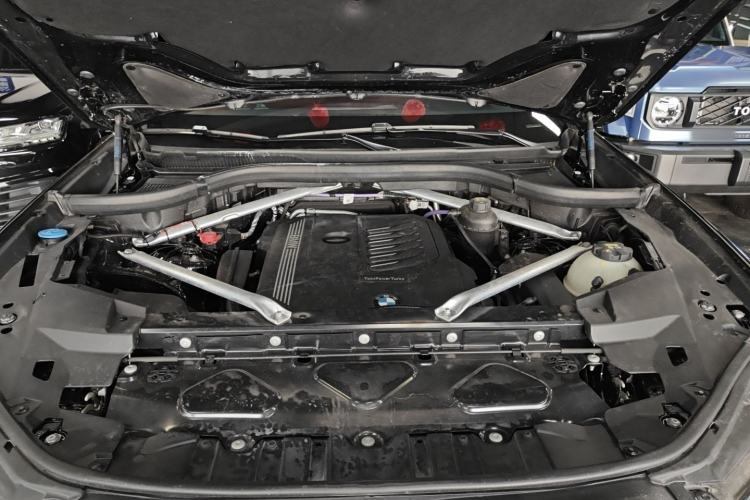 Used BMW X6 2022 Second Facelift xDrive40i Luxury Version M Sport Package Engine Bay