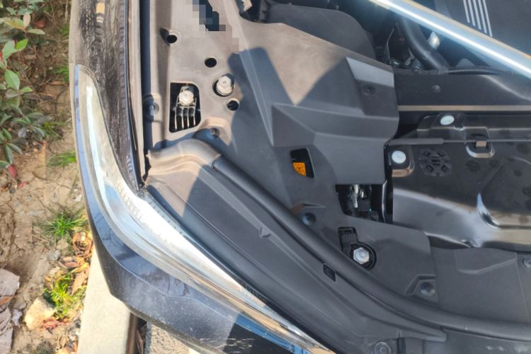 Used BMW X6 2022 xDrive40i M Sport Package Engine Bay Right