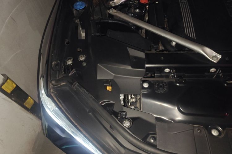 Used BMW X6 2022 Second Facelift xDrive40i Luxury Version M Sport Package Engine Bay Right