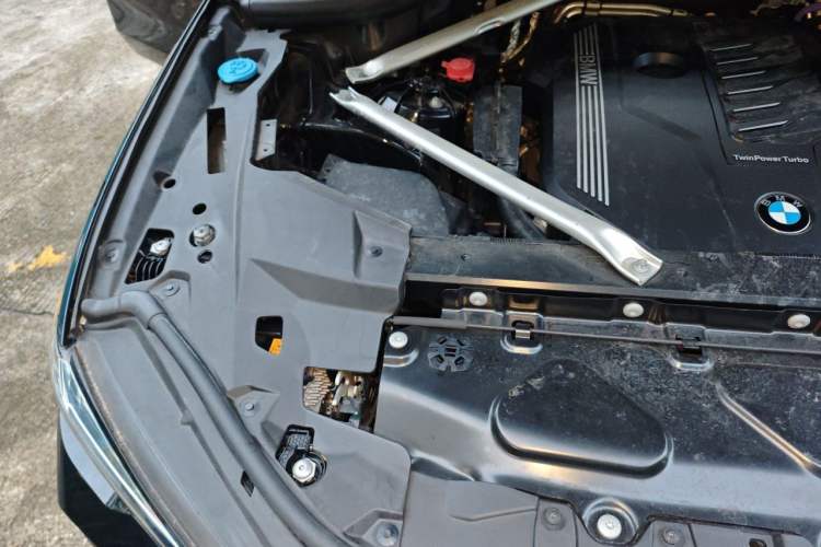 Used BMW X6 2022 Second Facelift xDrive40i M Sport Package Engine Bay Right