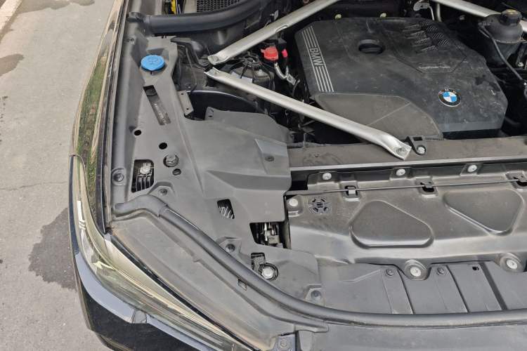 Used BMW X6 2022 xDrive30i M Sport Package Engine Bay Right