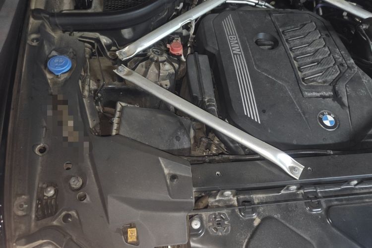 Used BMW X6 2022 Second Facelift xDrive40i Luxury Version M Sport Package Engine Bay Right