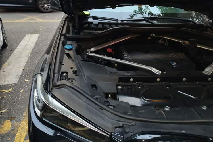 Used BMW X6 2022 xDrive30i M Sport Package Engine Bay Right
