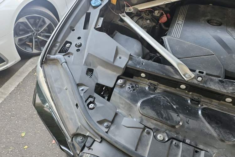 Used BMW X6 2022 Restyled xDrive30i M Sport Package Engine Bay Right