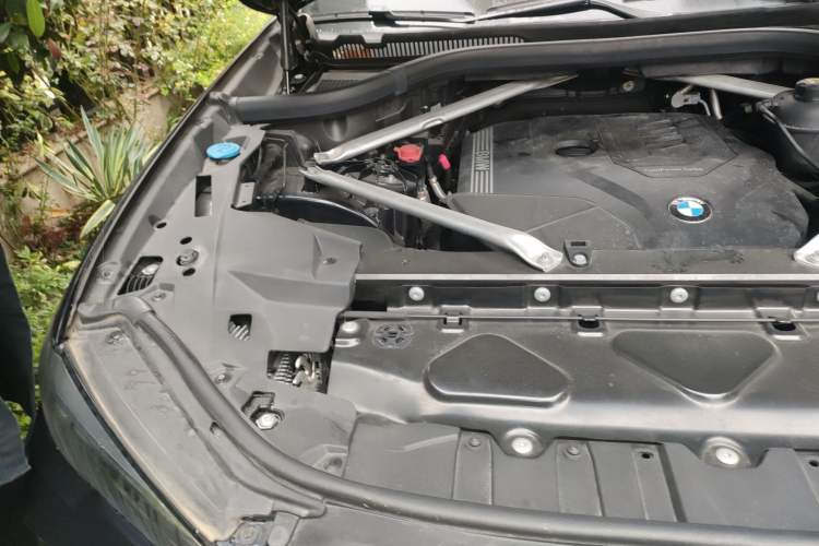 Used BMW X6 2022 xDrive30i M Sport Package Engine Bay Right