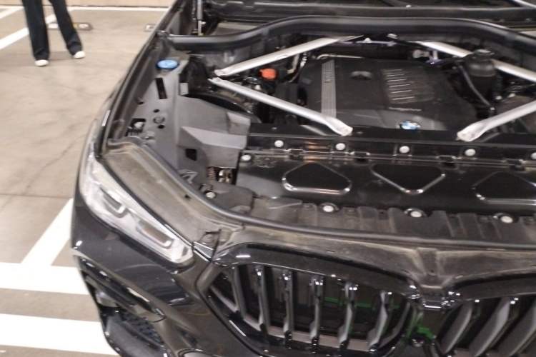 Used BMW X6 2022 Second Facelift xDrive40i Luxury Version M Sport Package Engine Bay Right