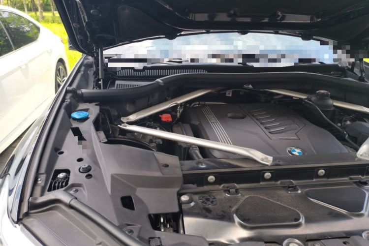 Used BMW X6 2022 Second Facelift xDrive40i M Sport Package Engine Bay Right