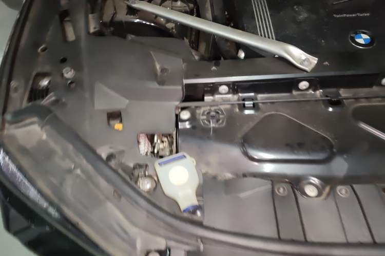 Used BMW X6 2022 Restyled xDrive40i M Sport Package Engine Bay Right