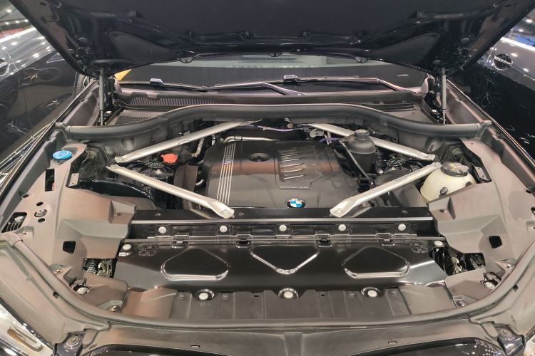 Used BMW X6 2022 Second Facelift xDrive40i Luxury Version M Sport Package Engine Bay