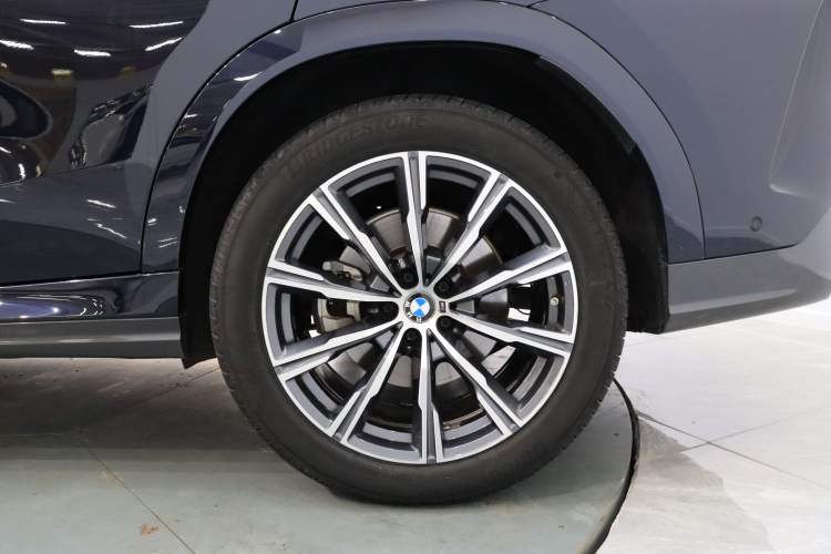 Used BMW X6 2022 Restyled xDrive40i M Sport Package Exterior 5