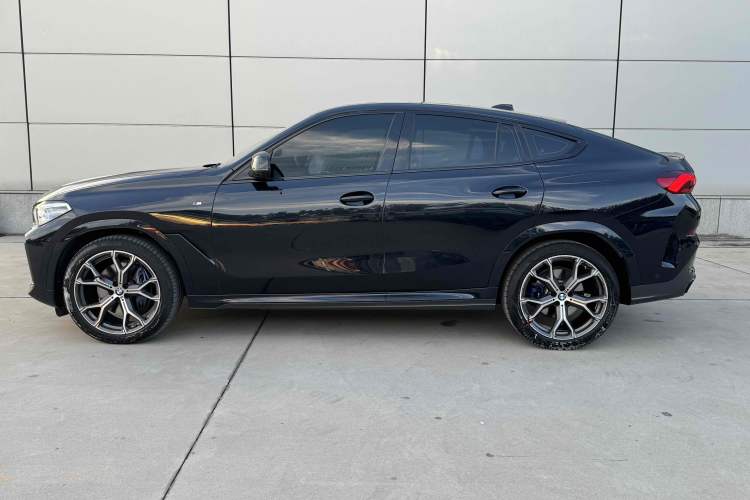 Used BMW X6 2022 Second Facelift xDrive40i M Sport Package Exterior 7