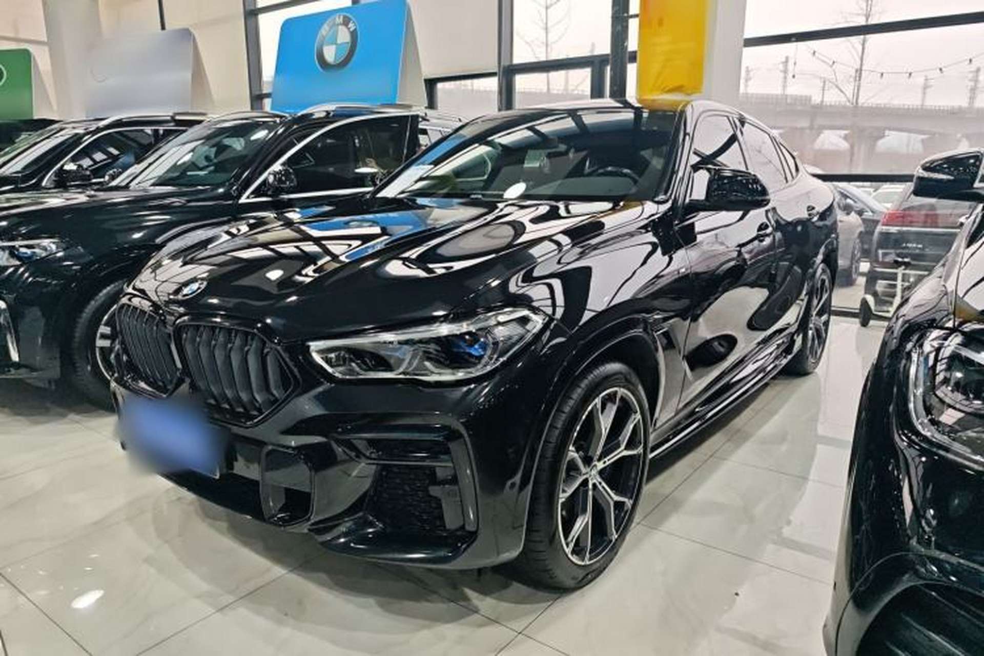 Used BMW X6 2022 Second Facelift xDrive40i M Sport Package Front Left 45 Deg