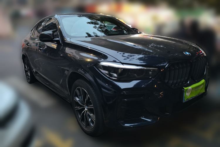 Used BMW X6 2022 xDrive30i M Sport Package Front Right 45 Deg