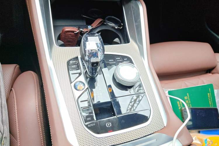 Used BMW X6 2022 Second Facelift xDrive40i M Sport Package Gear Lever