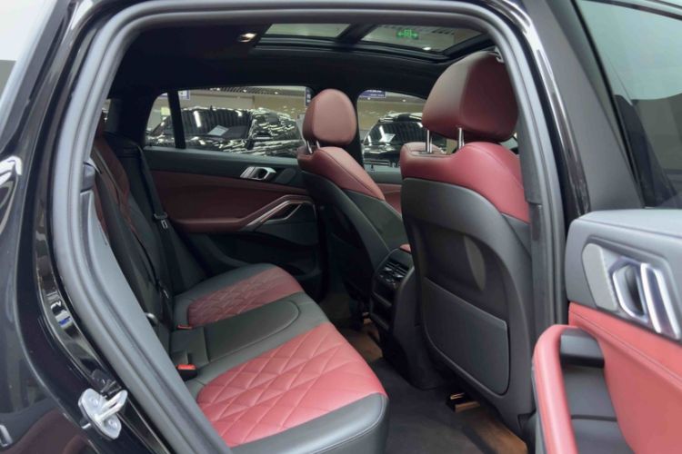 Used BMW X6 2022 Second Facelift xDrive40i M Sport Package Interior 10