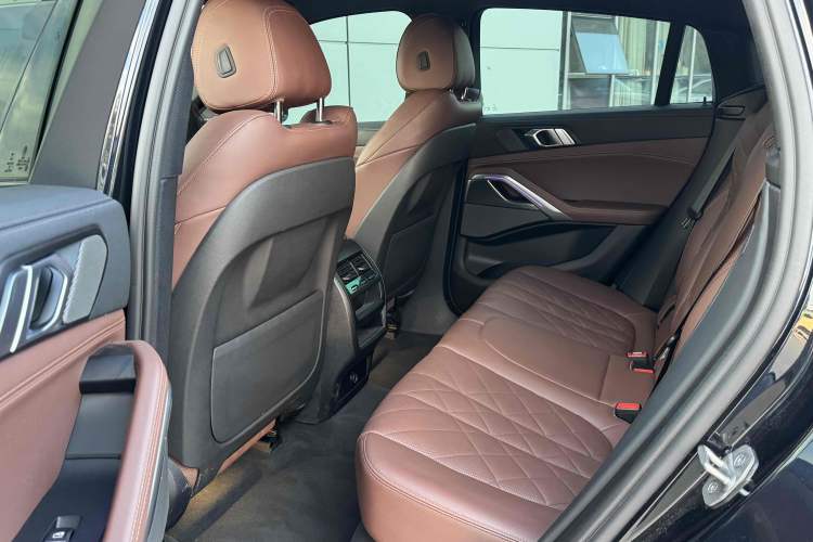 Used BMW X6 2022 Second Facelift xDrive40i M Sport Package Interior 2
