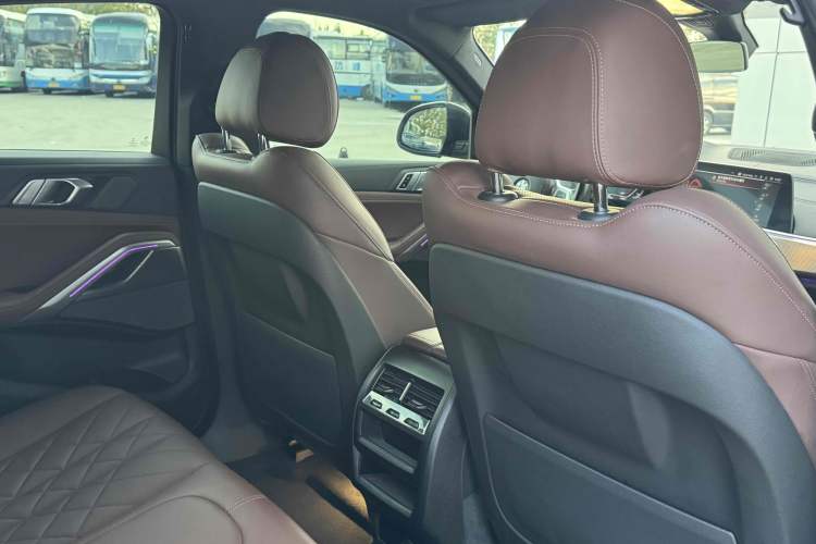 Used BMW X6 2022 Second Facelift xDrive40i M Sport Package Interior 3
