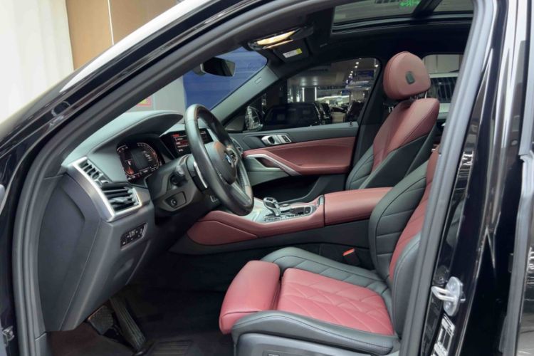Used BMW X6 2022 Second Facelift xDrive40i M Sport Package Interior 4